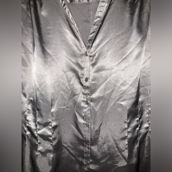 Sydney Tyler metallic silver short sleeved button up blouse - Picture 2 of 4